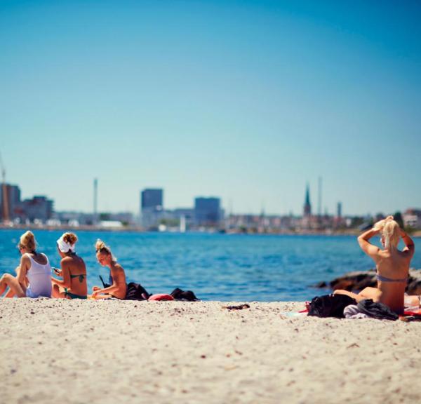 Sommer und Strand nahe Aarhus in Dänemark